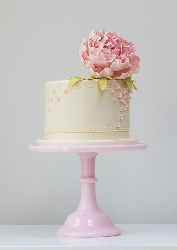 Vintage One Tier Wedding Cake