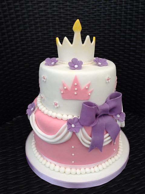 10 Photos of Princess 2 Layer Cakes