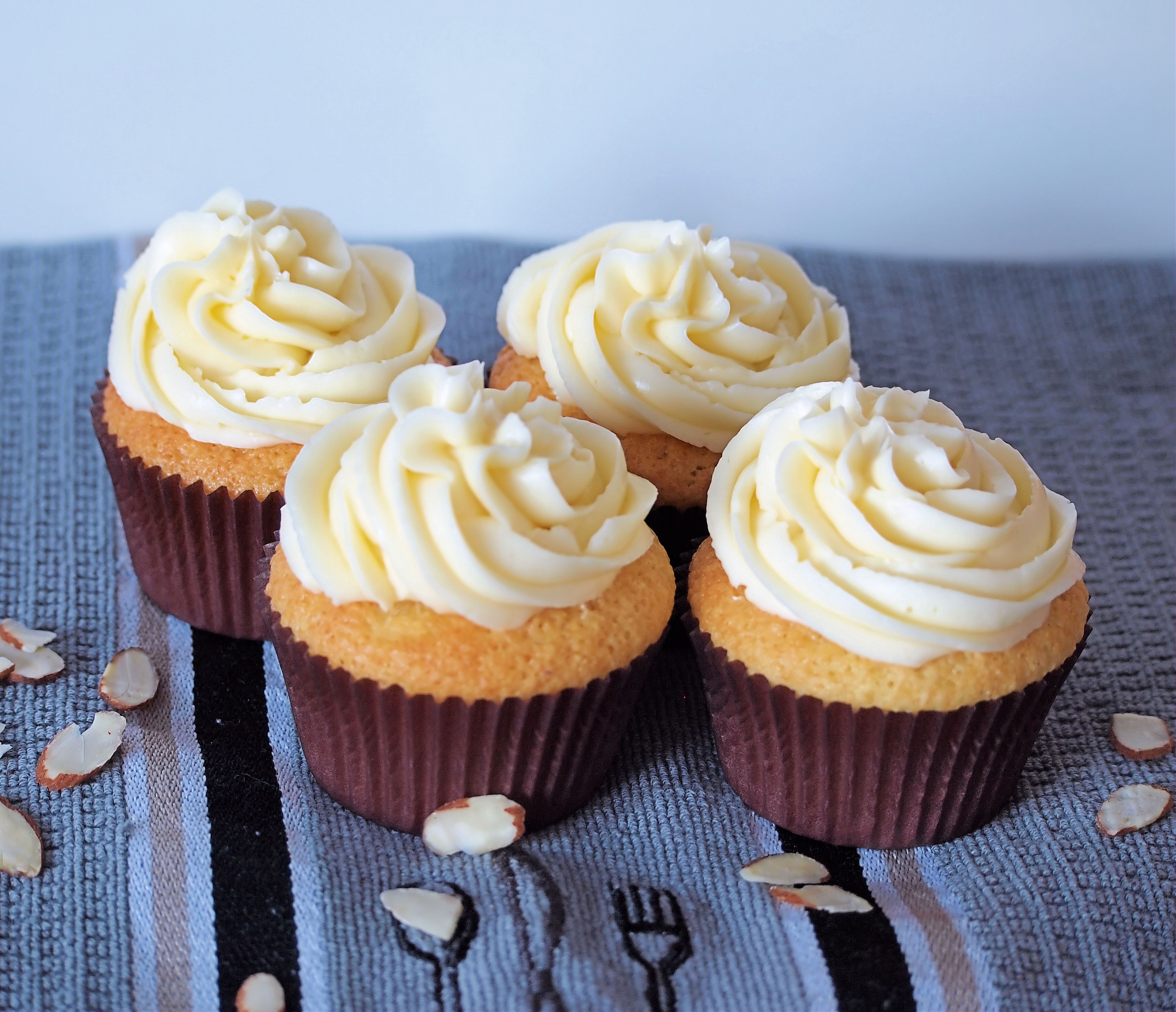 Almond Amaretto Cupcakes with Frosting