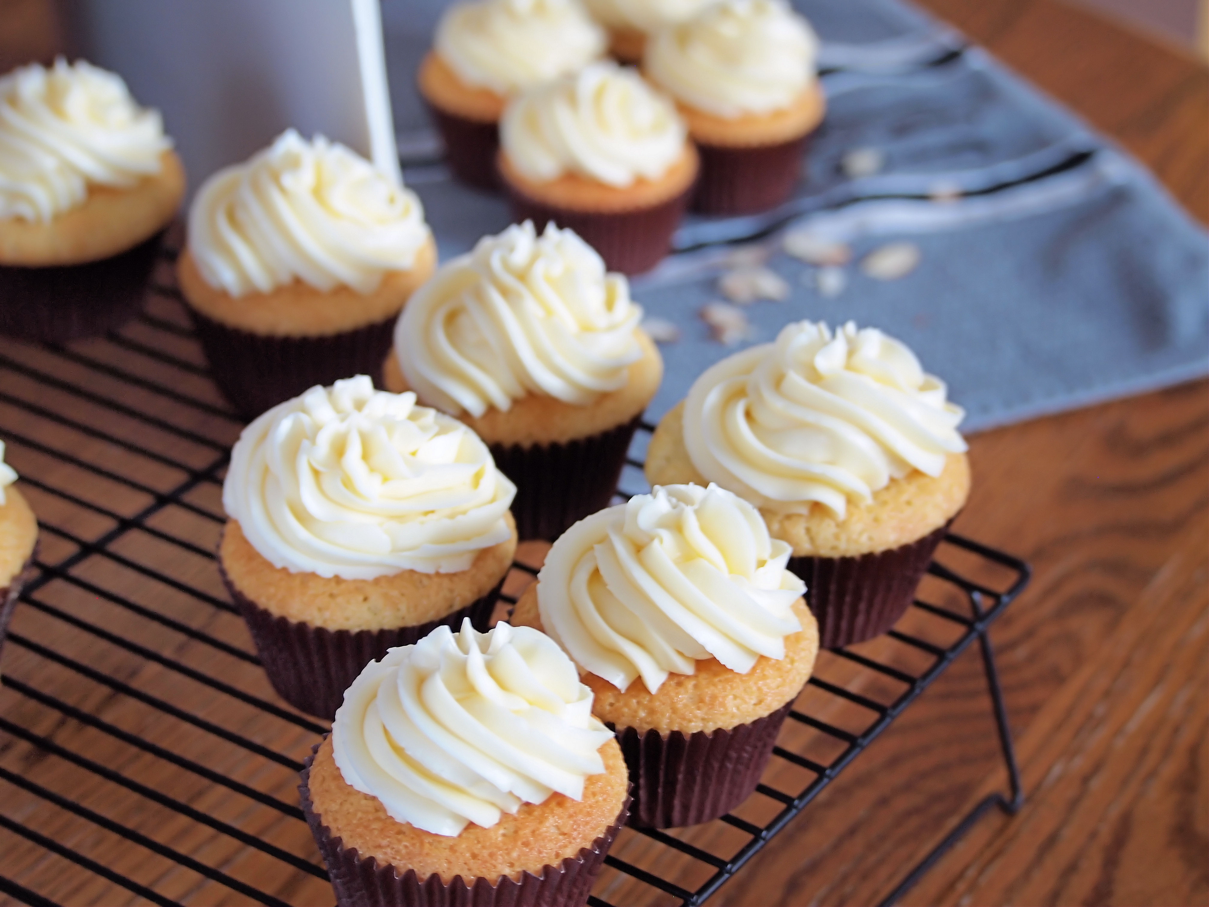 Almond Amaretto Cupcakes with Frosting