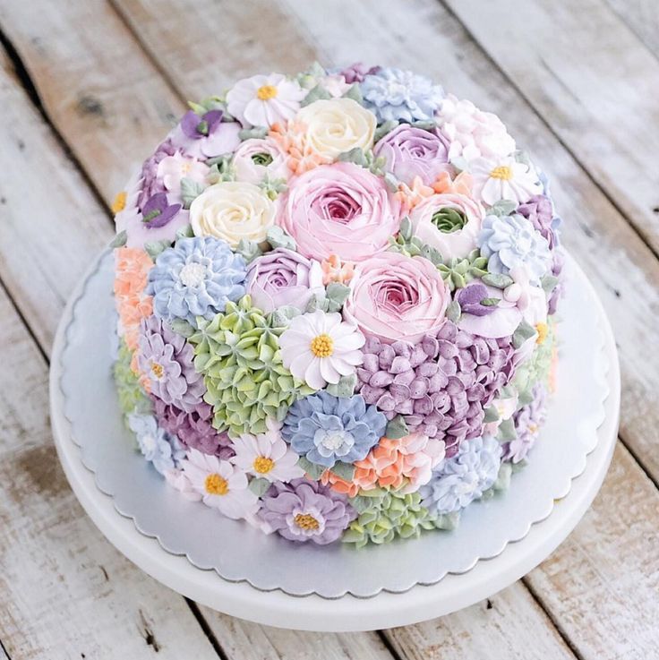 Buttercream Wedding Cake Ideas with Flowers