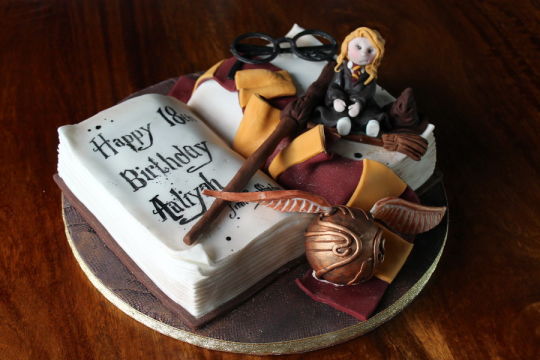 Fancy Harry Potter Cakes