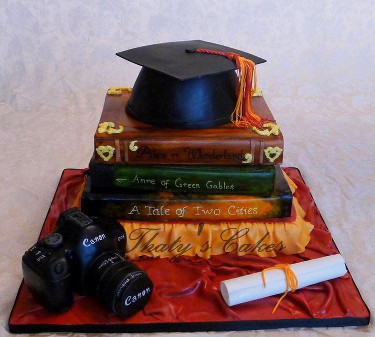 7 Photos of Amazing Graduation Cakes