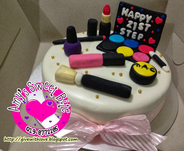 Make Up Theme Birthday Cake