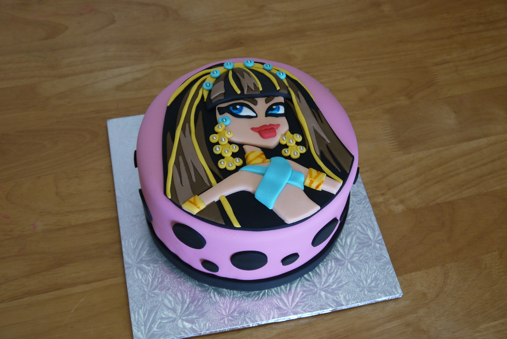 Monster High Cake