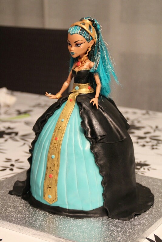 Monster High Cleo De Nile Doll Cake