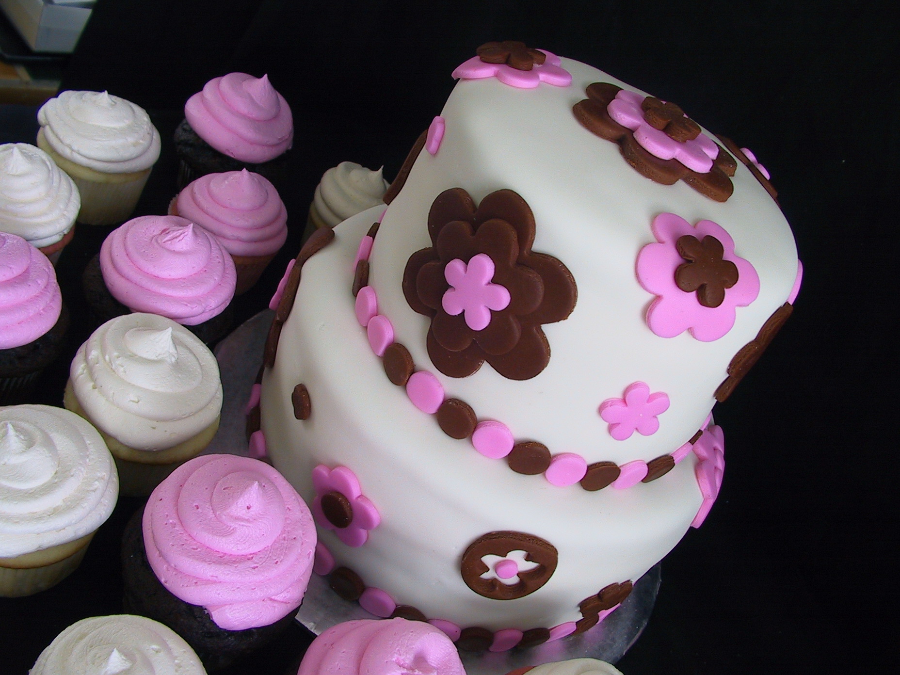 5 Photos of Pink And Brown Baby Shower Cupcakes