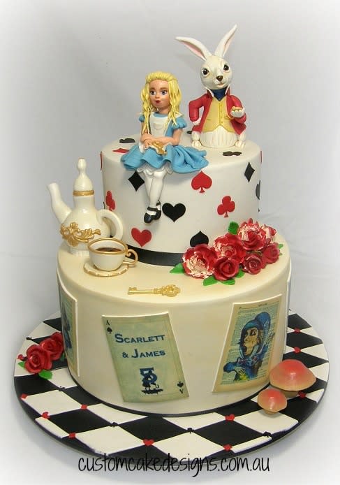 Vintage Alice Wonderland Cake