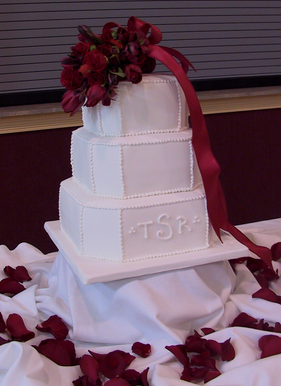 Wedding Cake White with Red Roses