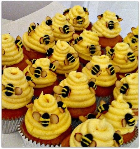 9 Photos of Valentine Bumble Bee Cupcakes