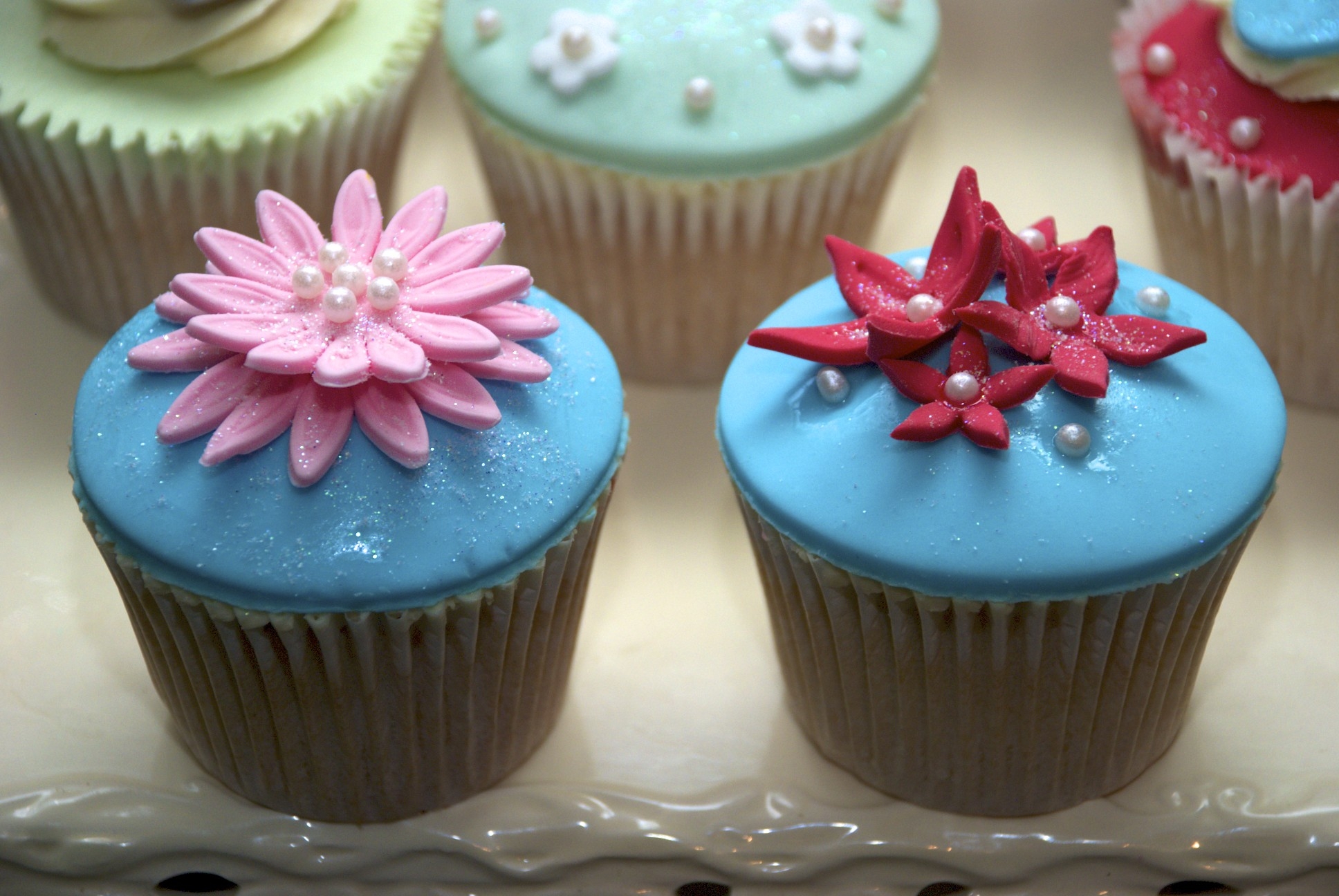 Cupcakes with Fondant Flowers