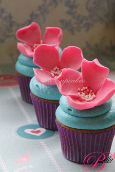 Cupcakes with Pink Flowers