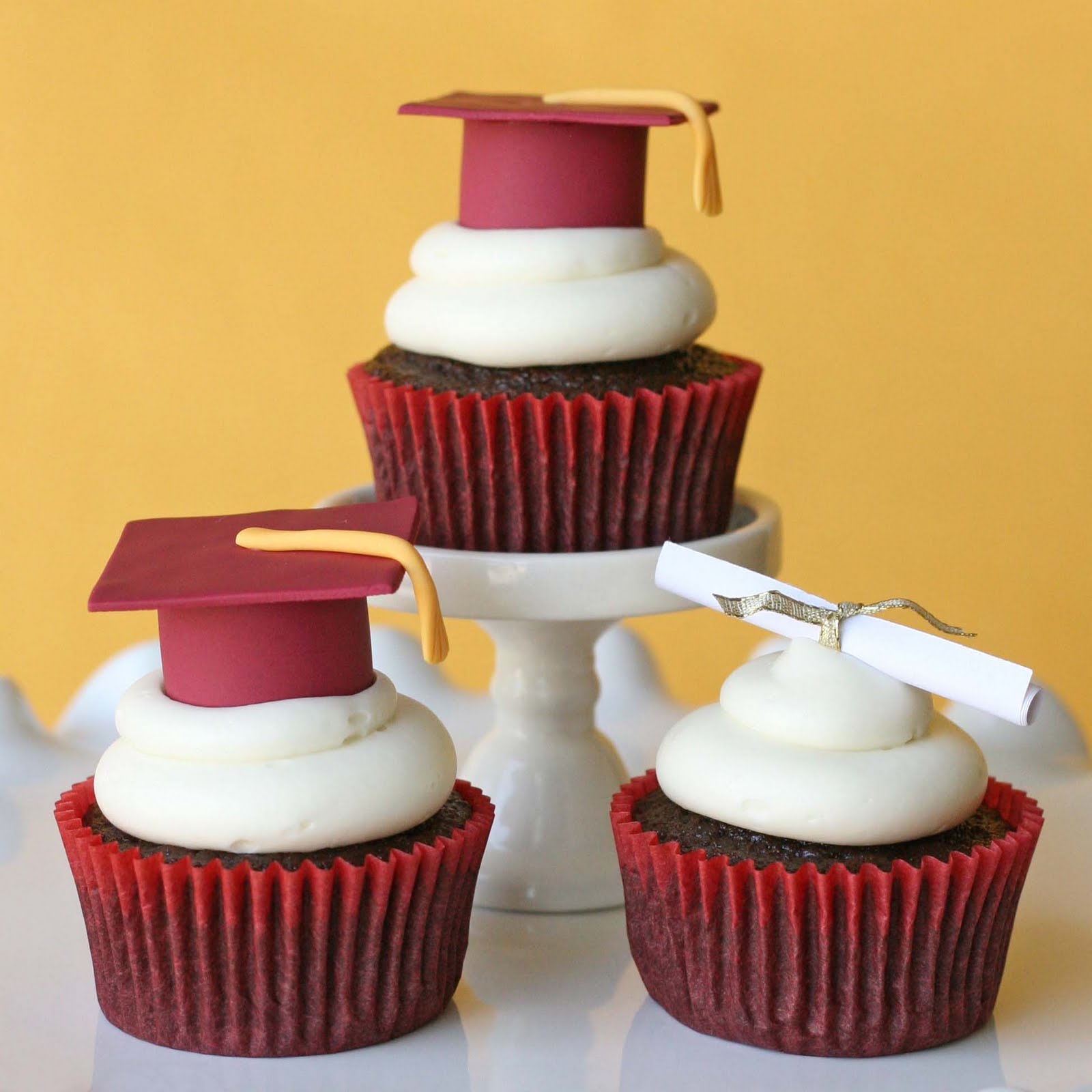 12 Photos of Graduation Hats For Cupcakes