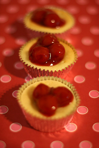 5 Photos of Mini Cherry Cheesecakes With Vanilla Wafers