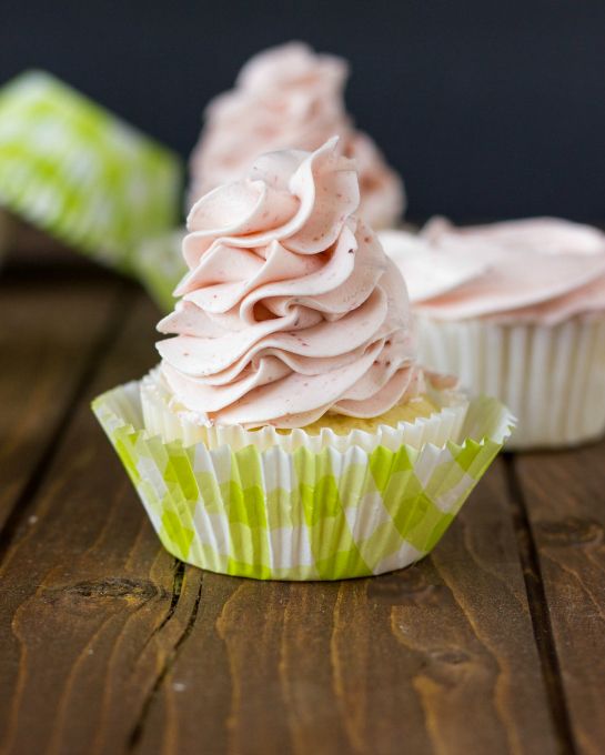 Strawberry Lemon Cupcakes with Buttercream