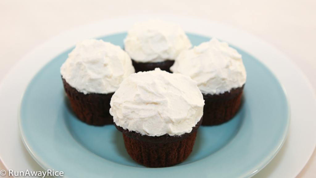 Cupcakes with Whipped Cream Frosting