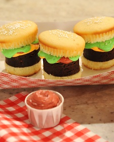 Hamburger Cupcakes and Fries Cake