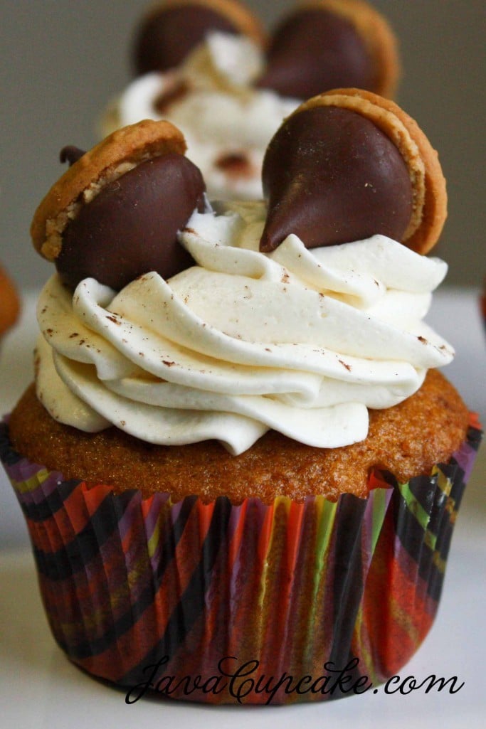 Pumpkin Cupcakes with Cream Cheese Cinnamon