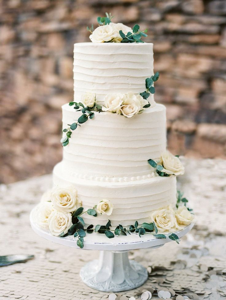 Simple Wedding Cake with White Flower