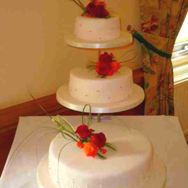 Staggered Tier Wedding Cakes