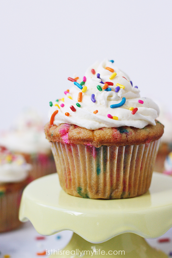 Vanilla Cupcakes with Buttercream Frosting