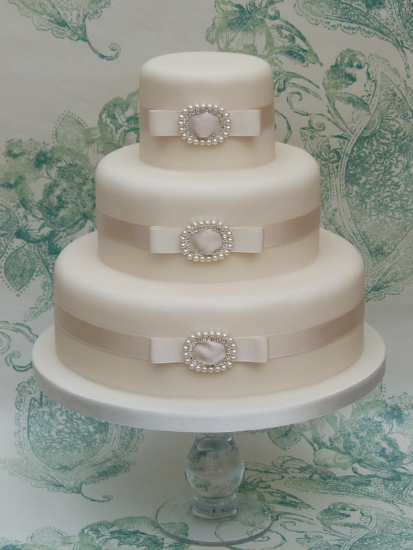 Vintage Wedding Cake with Pearls