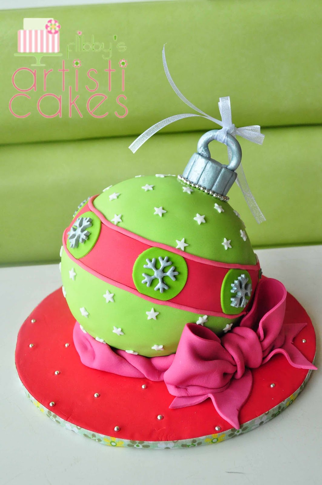 Bauble Christmas Fondant Cake