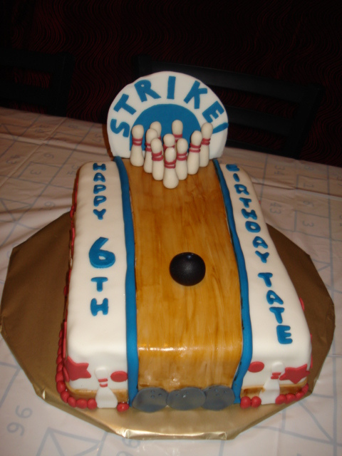 10 Photos of Adult Bowling Themed Cakes