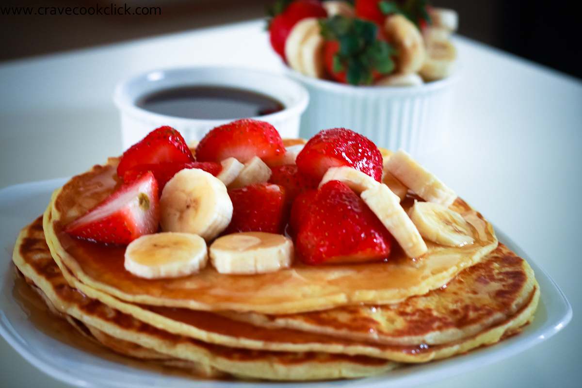 Pancakes with Strawberries and Bananas