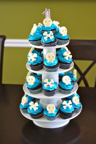 Skull and Crossbones Cupcake Cake