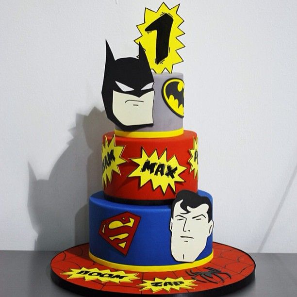 Superman vs Batman Cake