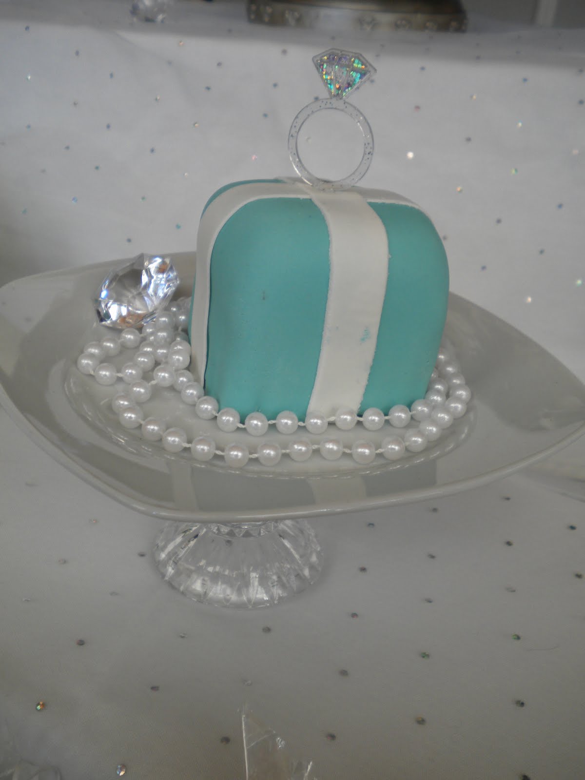 6 Photos of Tiffany Box Cakes Done In Buttercream