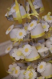 Wedding Cakes with Daisy Theme