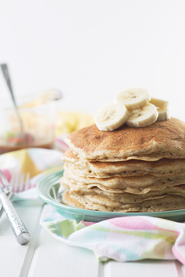 Bacon Eggs an Pancakes with Fruit