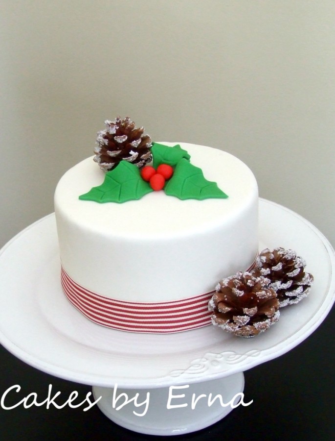 Beautiful White Christmas Cake