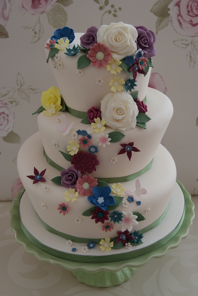 10 Photos of Sea Theme With Flower And Tiered Cakes