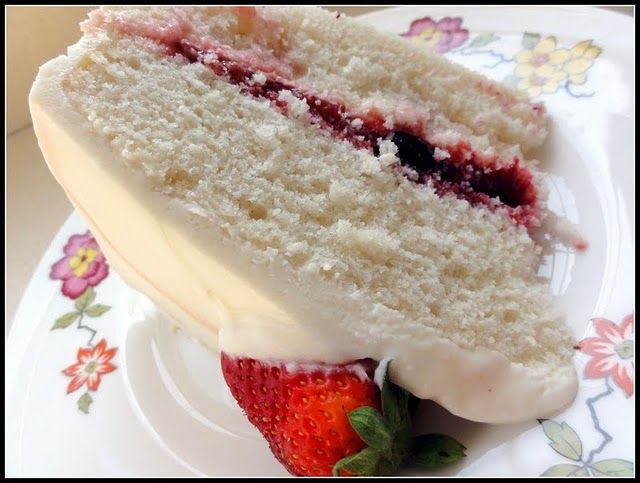 Almond Cake with Fruit Filling