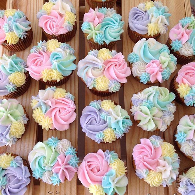 Beautiful Baby Shower Cupcakes