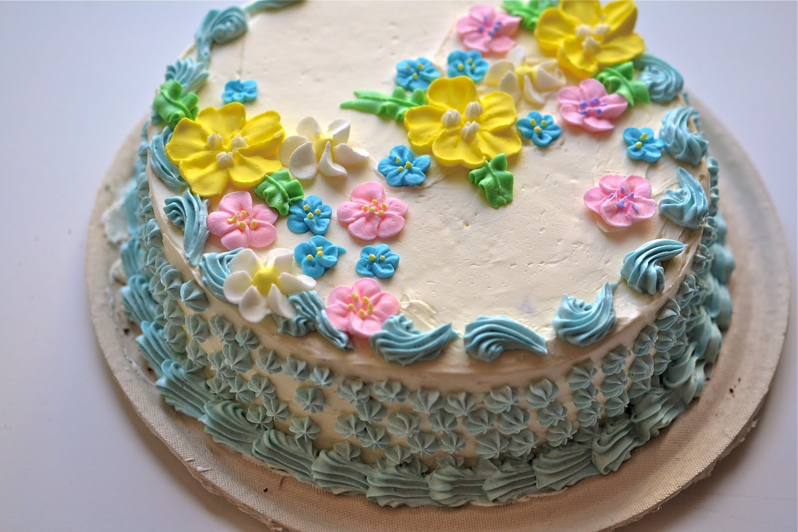 9 Photos of Cakes Decorated With Buttercream