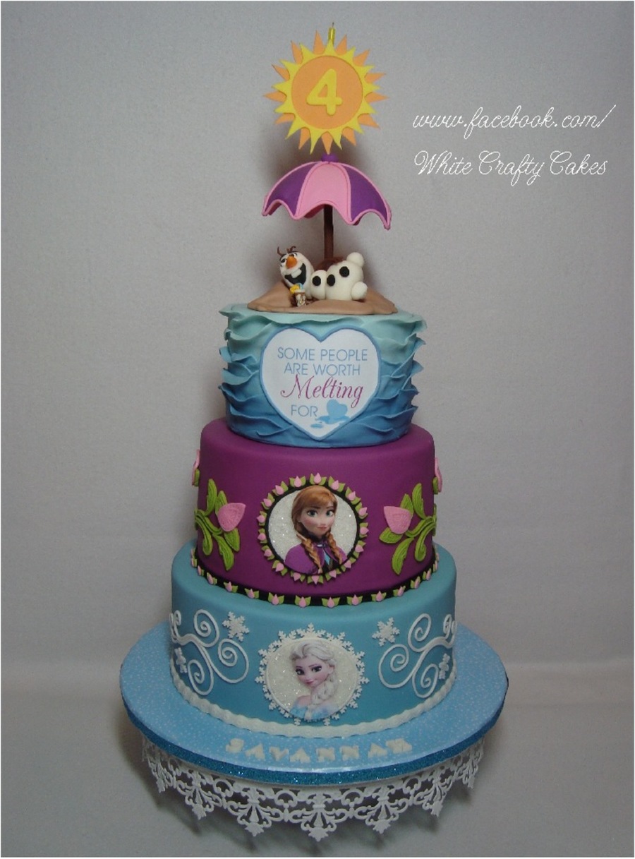 Cake with Frozen Anna and Elsa