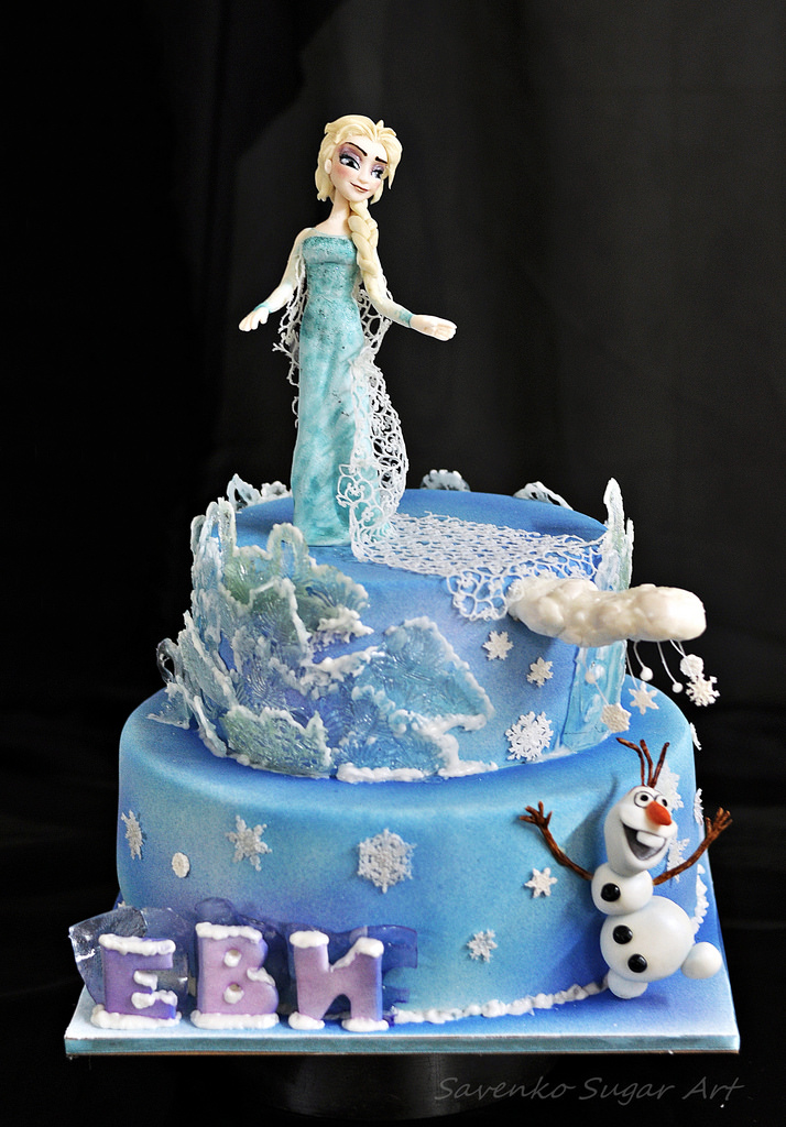 Elsa Anna and Olaf Frozen Cake