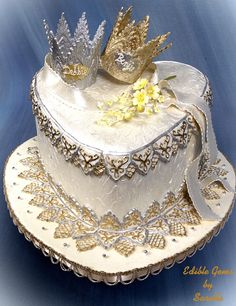 King and Queen Crown Wedding Cake