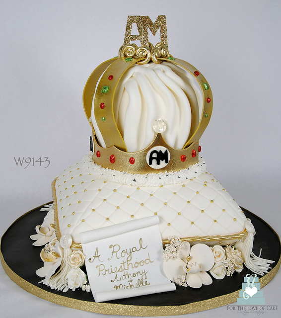 Pillow Wedding Cake with Crown