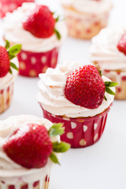 Vanilla Cupcakes with Strawberry