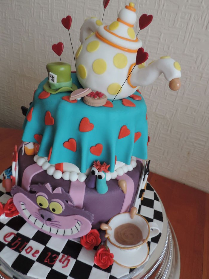 Cool Alice in Wonderland Cake