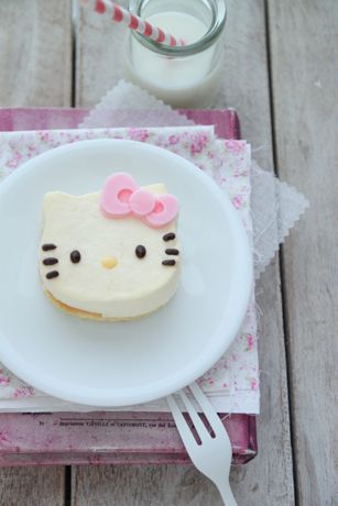 Hello Kitty Princess Cake