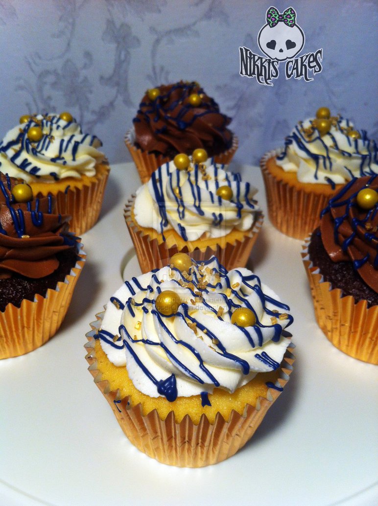 Navy Blue and Gold Graduation Cupcakes