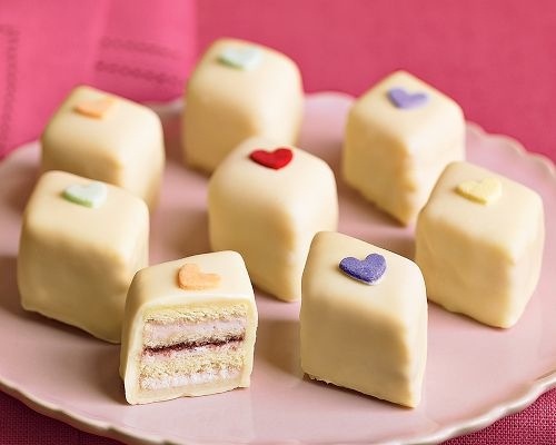 11 Photos of Valentine's Petit Fours Mini Cakes