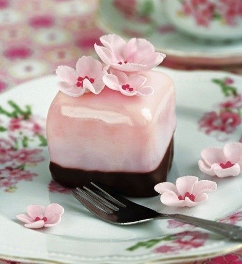 5 Petit Fleur Cakes Photo Pink Cherry Blossom Petit Fours La Petite Fleur Wedding Cakes And Villeroy And Boch Petite Fleur Snackncake