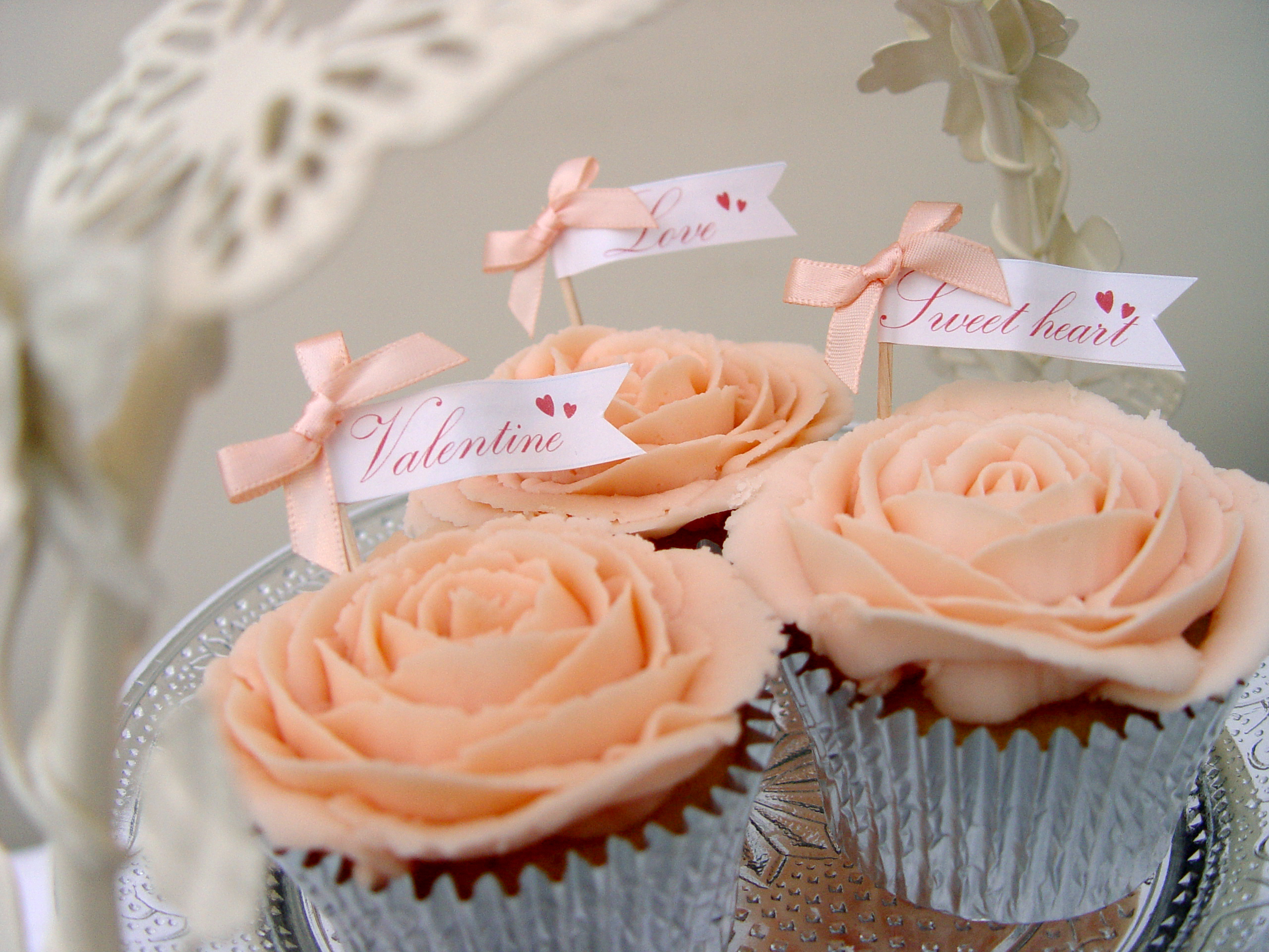 Vintage Cake with Cupcakes